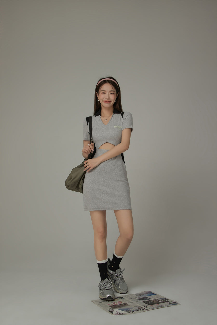 CHUU Open Collar Two Toned Cutout Short Sleeve Mini Dress