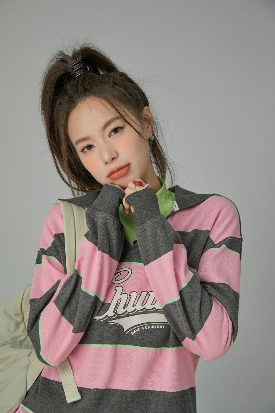 CHUU V Neck Stripe Logo T-Shirt