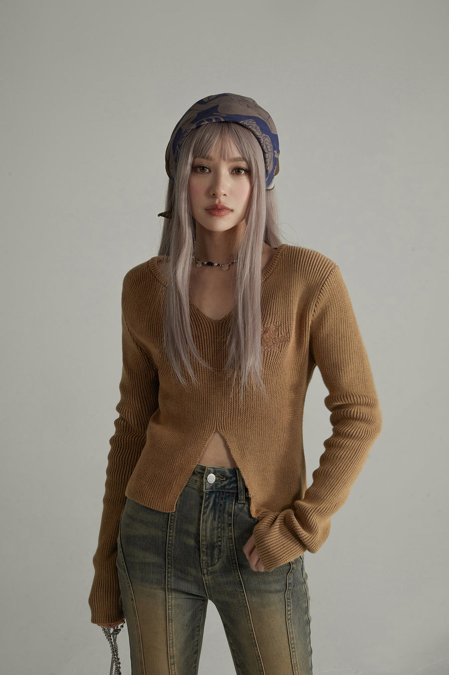 CHUU Open Neck Slim Knit Top