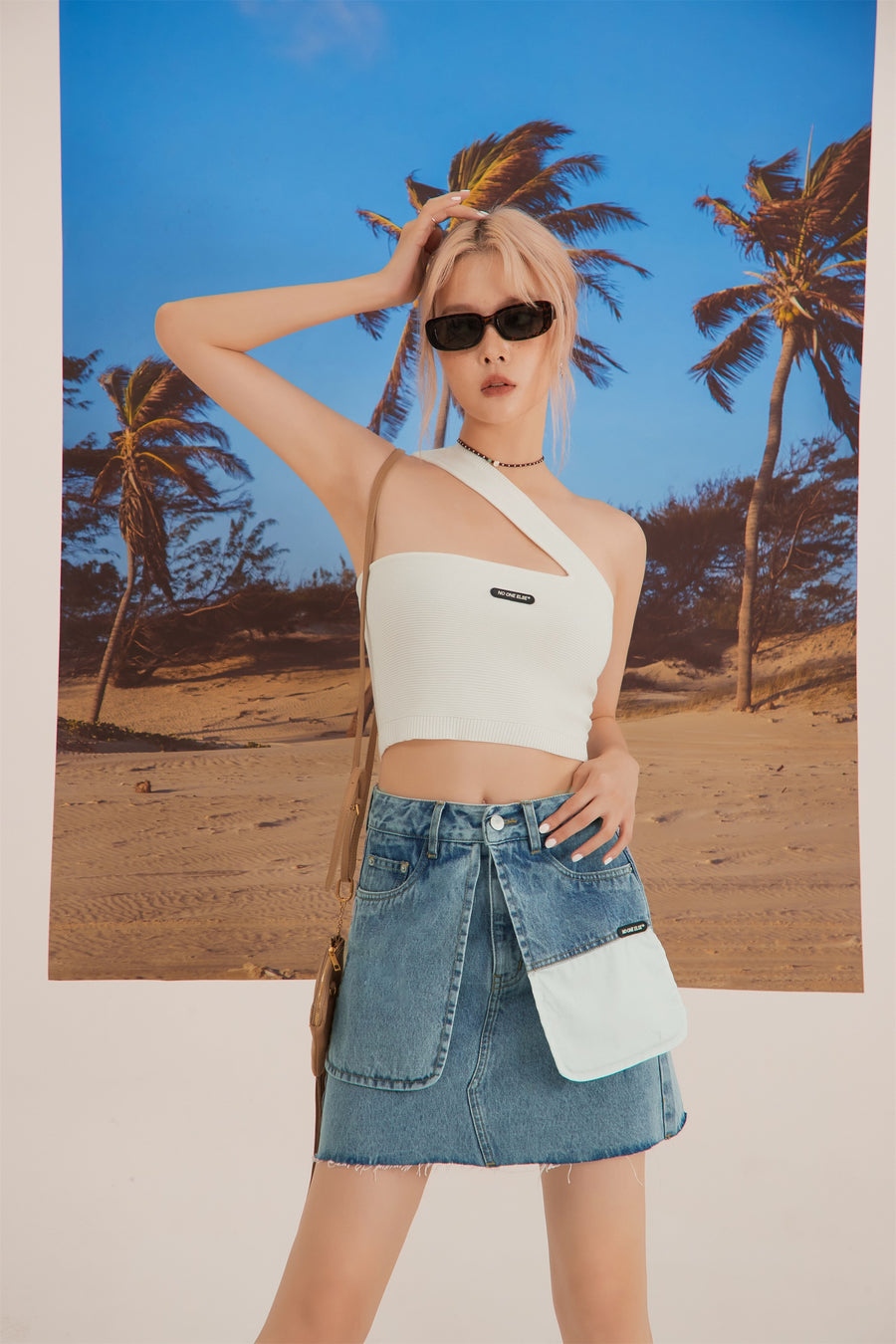 CHUU Oblique Strap Off-Shoulder Top