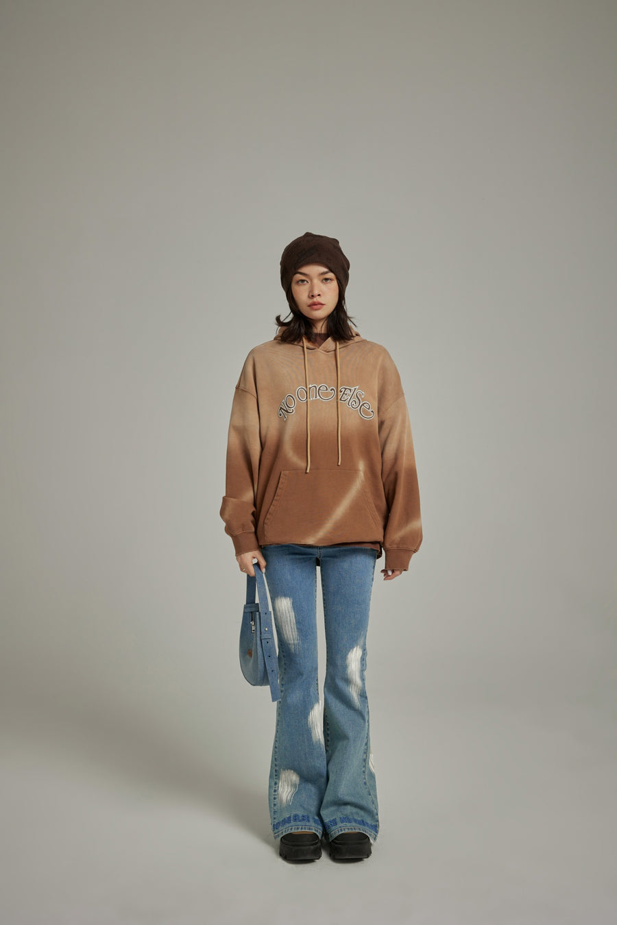 CHUU Gradient Color Front Pocket Hoodie