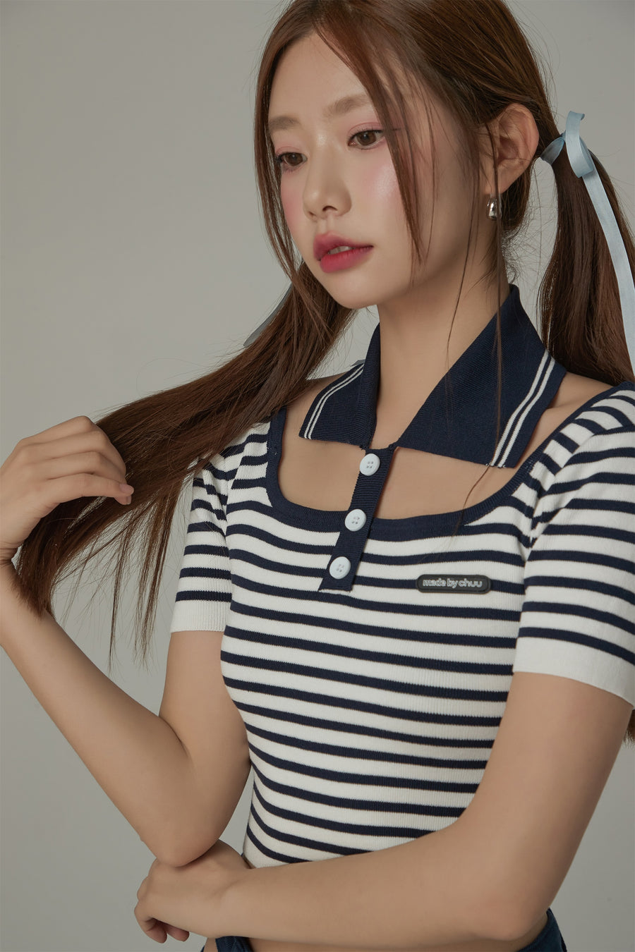 CHUU Striped Cut Out Cropped Knit Top