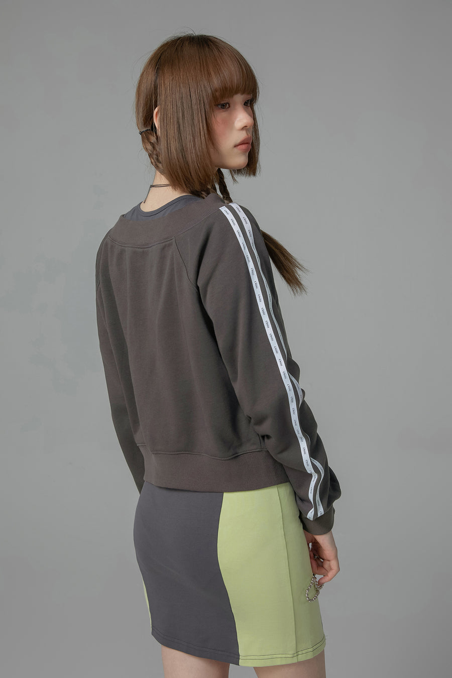 CHUU Off-Shoulder Sweatshirt Zip-Up