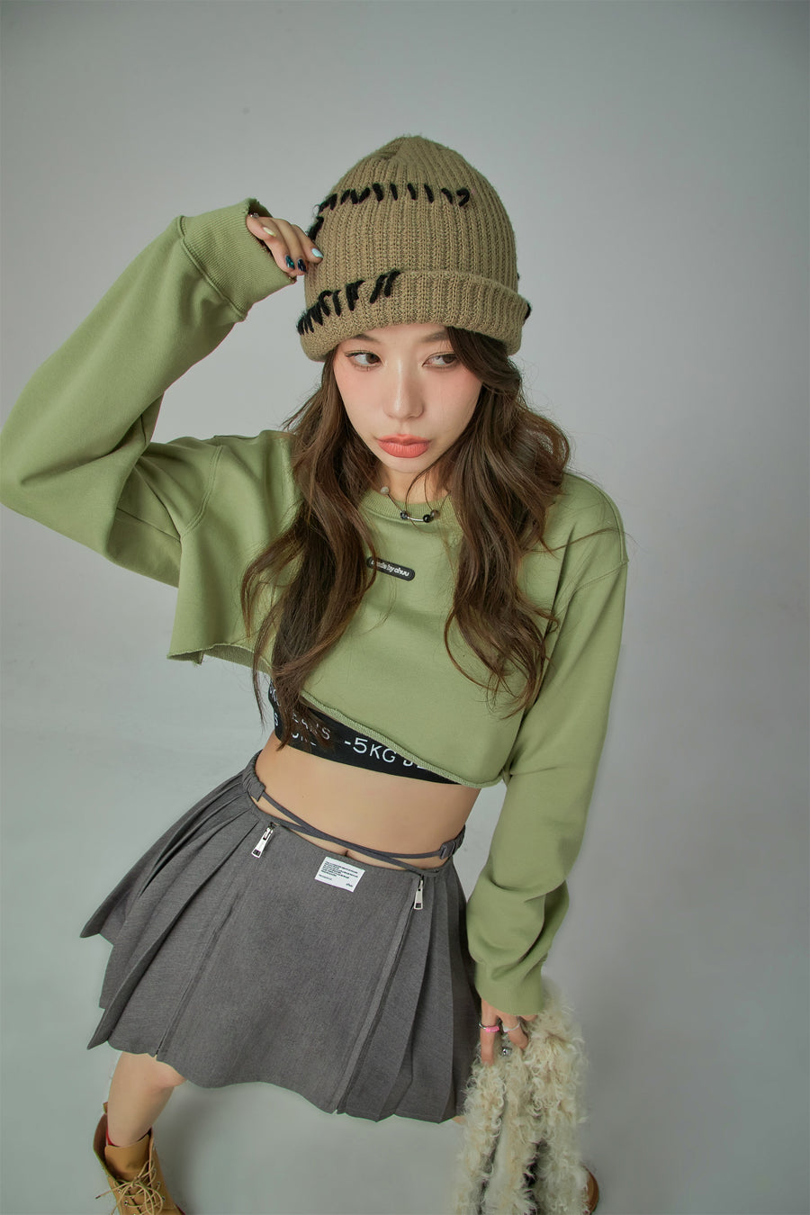 CHUU Simple Cut Crop Sweatshirt