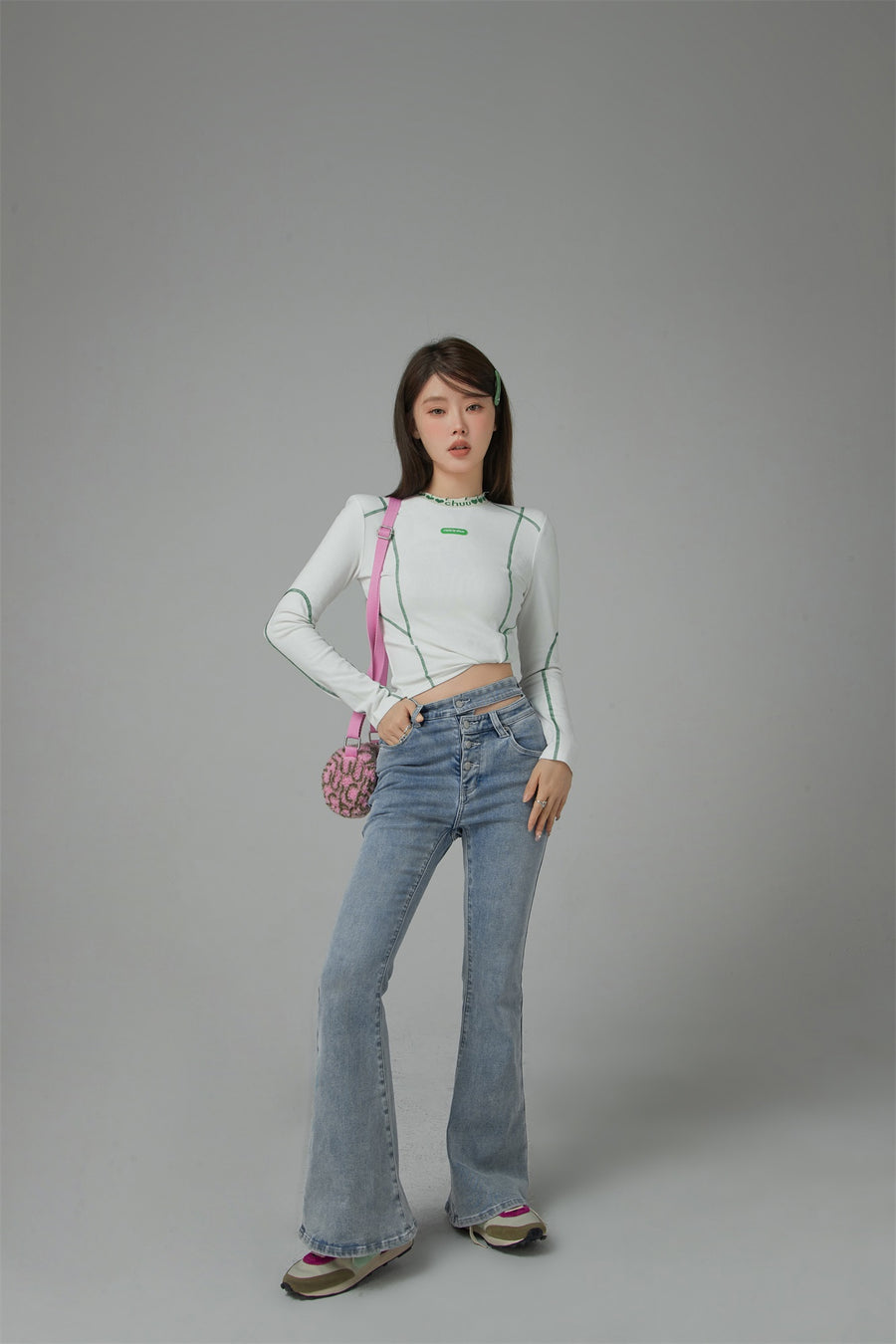 CHUU Catch My Glow Heart Collar Cropped T-Shirt