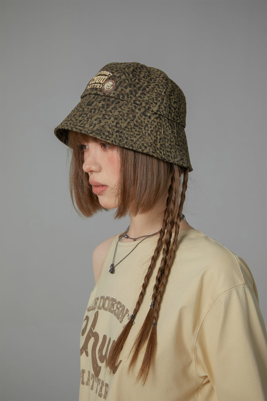 CHUU Leopard Chuu Matter Bucket Hat