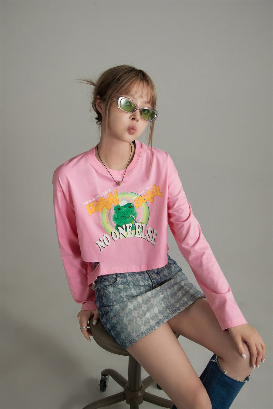 CHUU Waikiki Beach Long Sleeve Crop T-Shirt