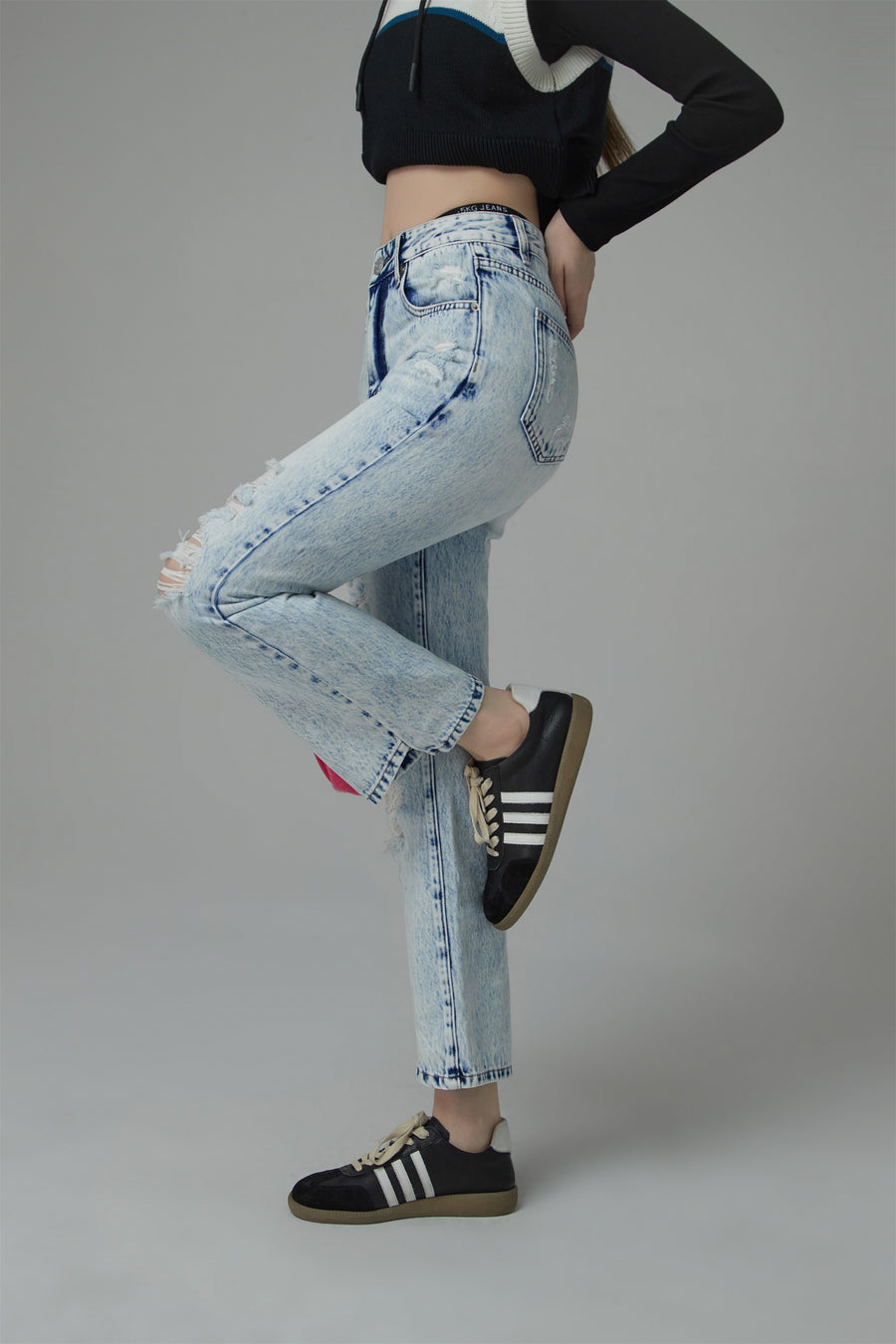 CHUU Unbalanced Hem Distressed Denim Jeans