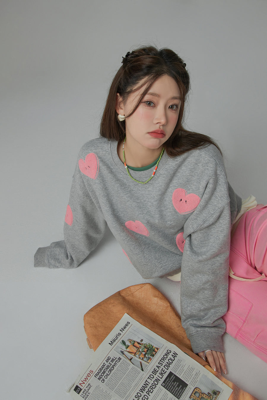 CHUU In The Crowd Heart Sweatshirt