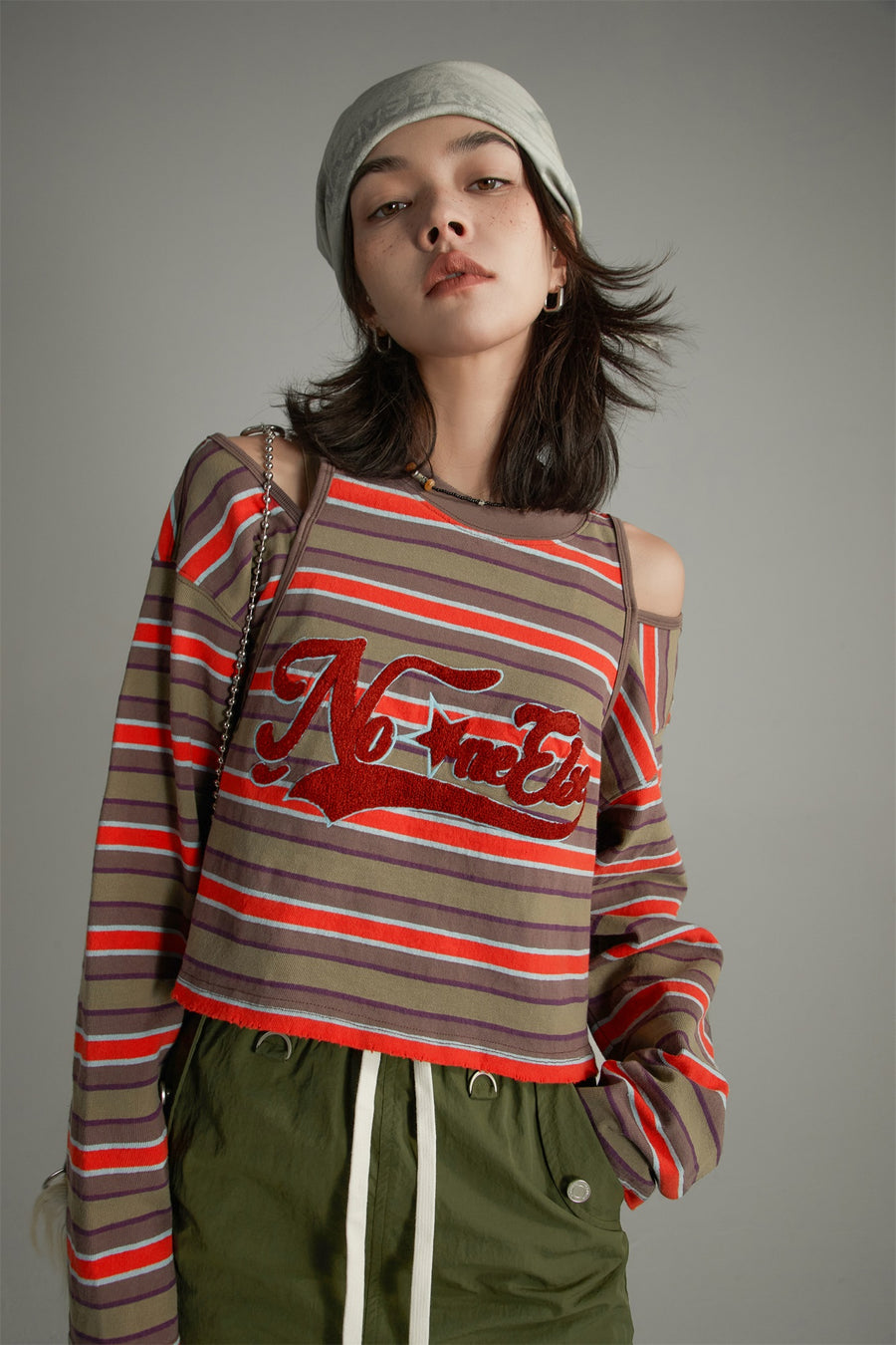 CHUU Star Logo Striped Cutout Shoulders Top