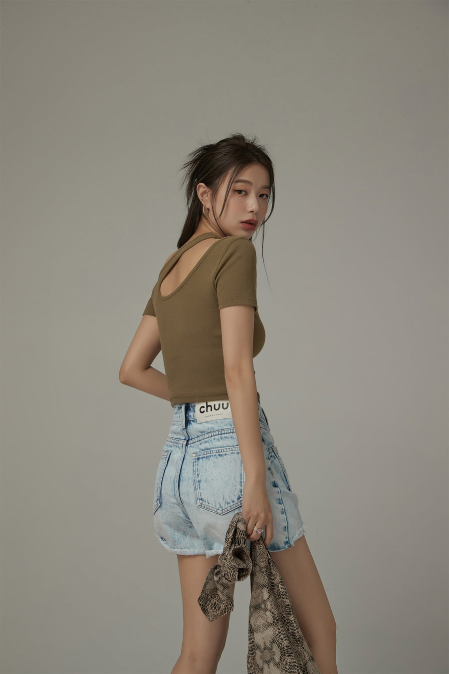 CHUU Cut Out Slim T-Shirt