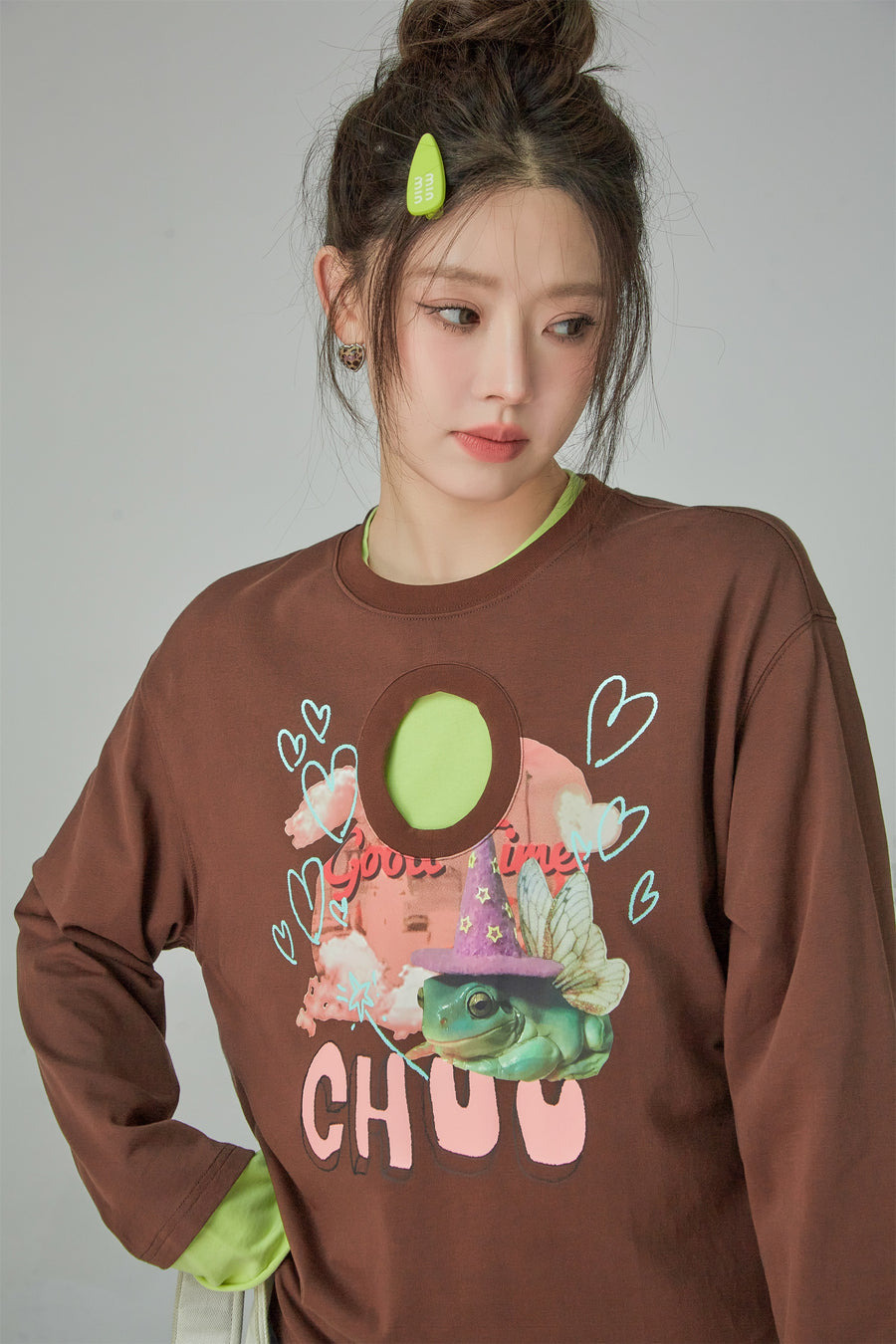 CHUU Bedtime Stories Character Print Long-Sleeved T-Shirt