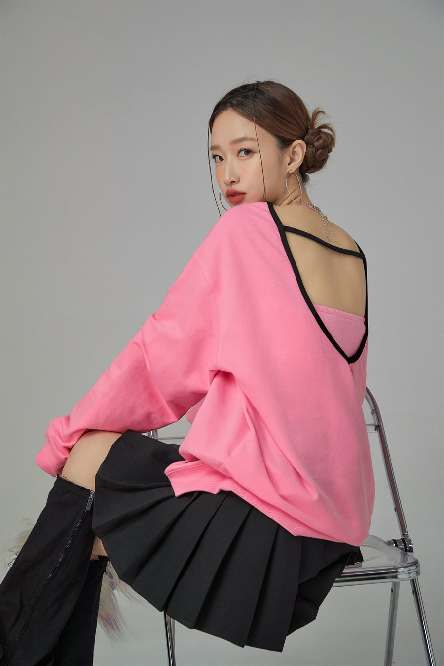 CHUU Debych Deep V-Neck Sweatshirt