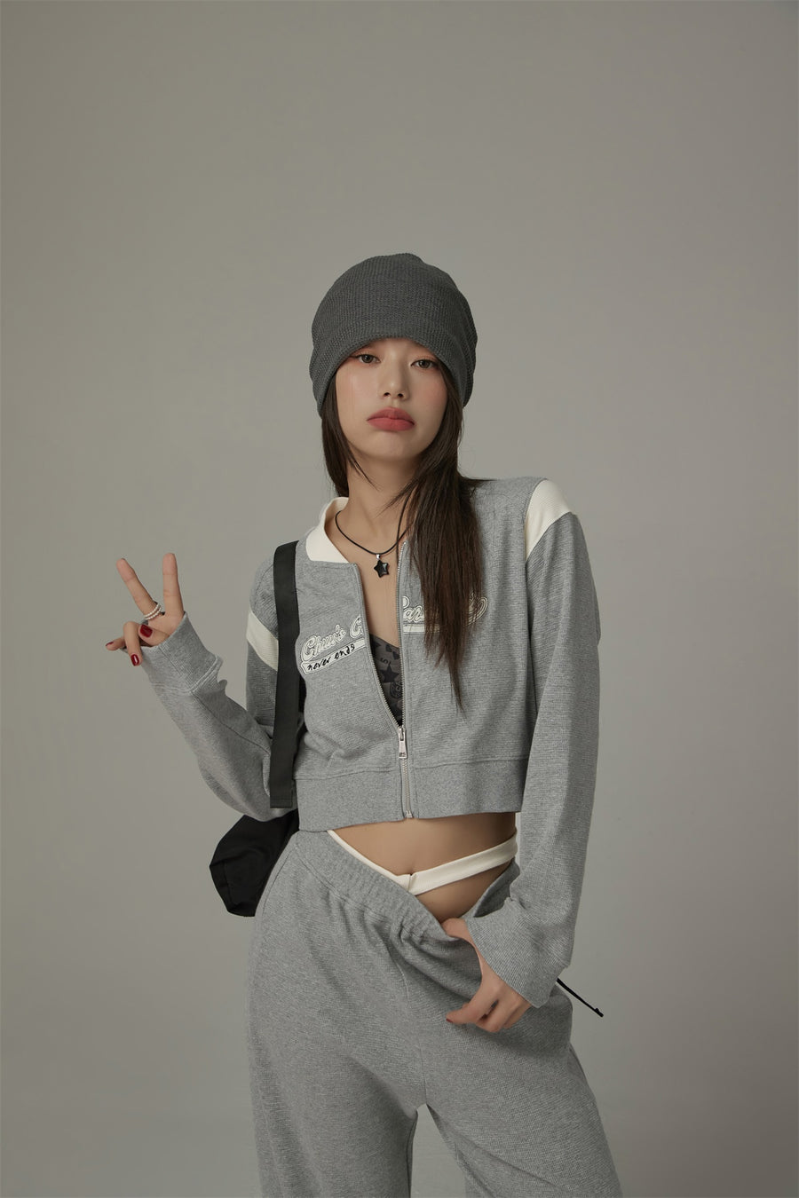 CHUU Color Matching Line Cropped Zip-Up