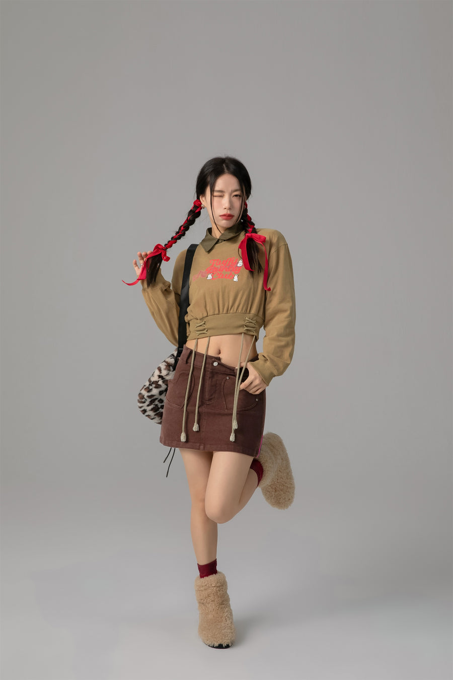 CHUU Red Bunny Cropped Sweater