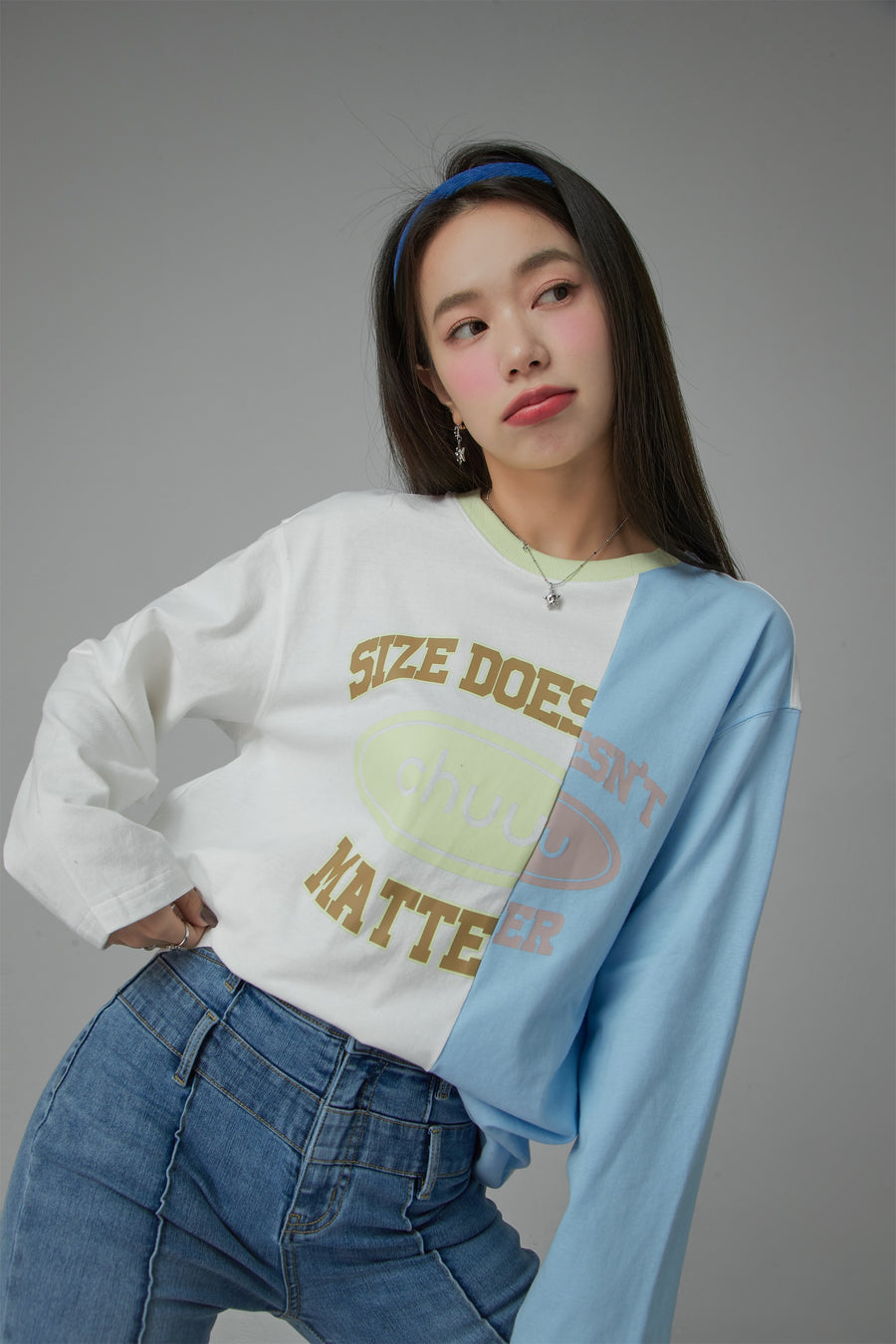 CHUU Size Doesnt Matter Two-Toned Loose Fit T-Shirt