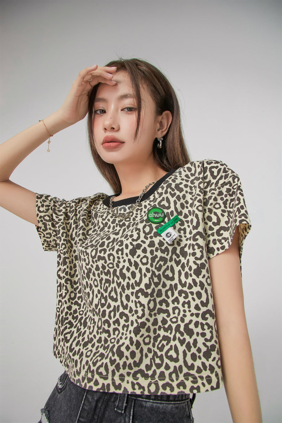 CHUU Leo Print Overfit Crop T-Shirt