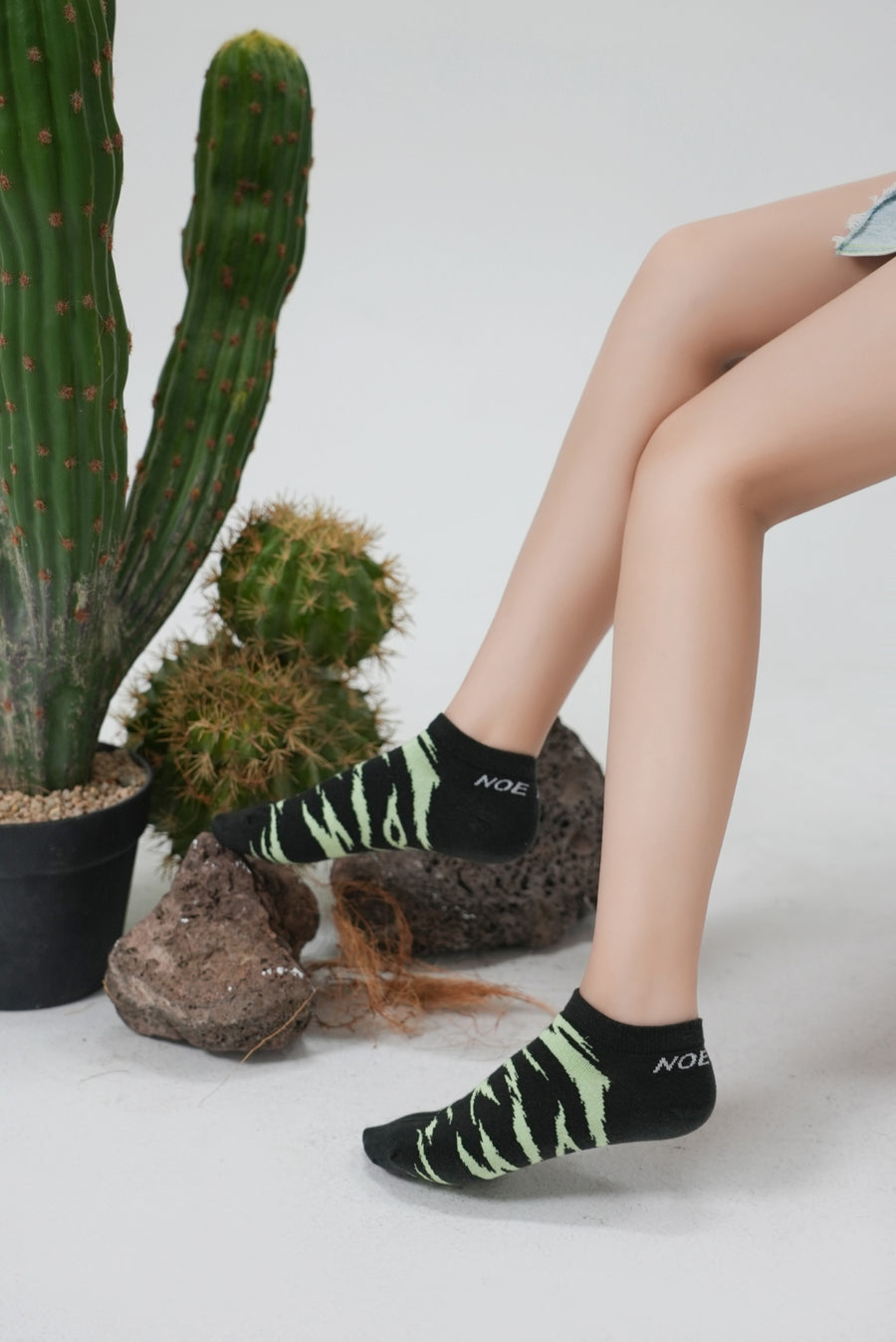 CHUU Green Zebra Fake Socks