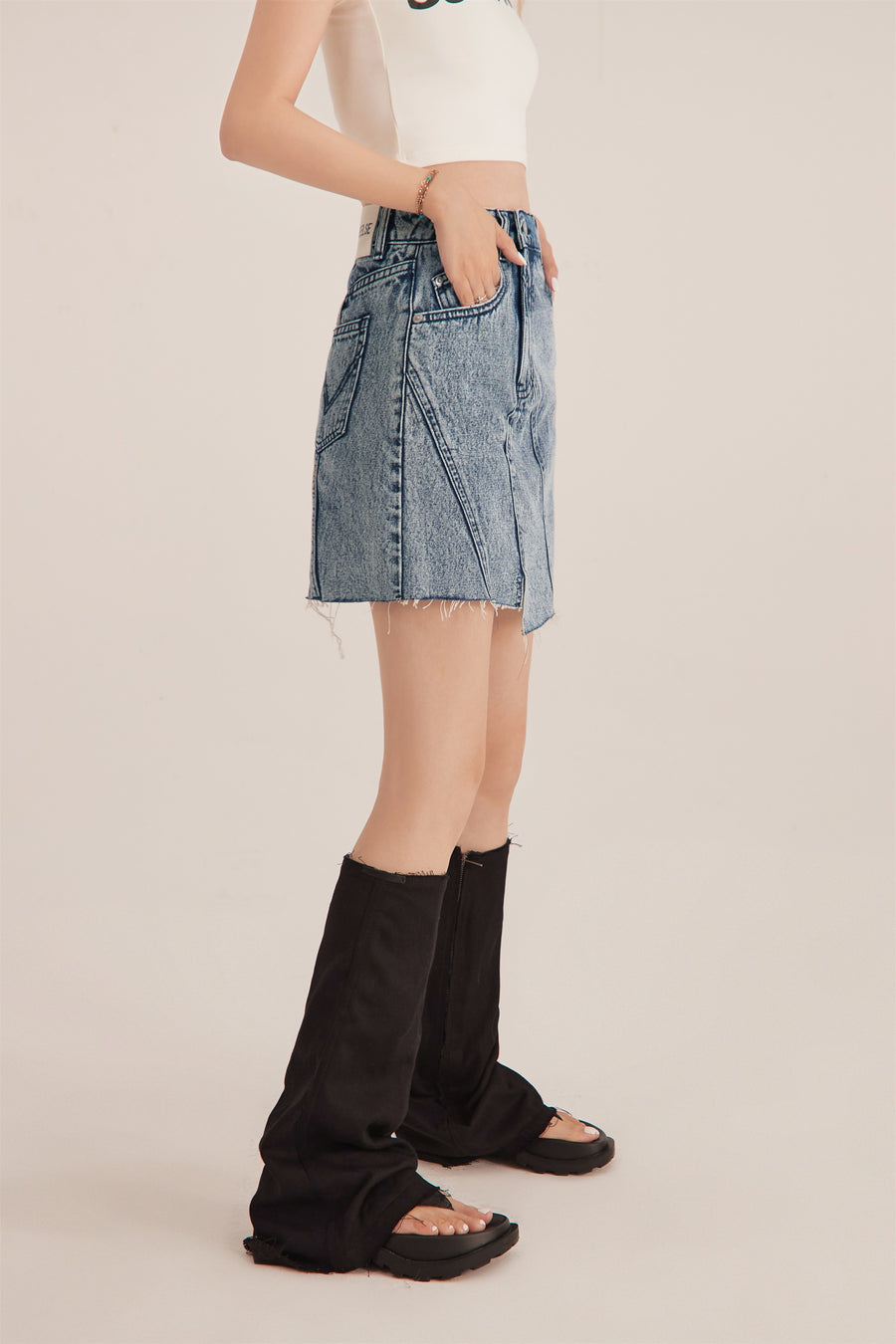 CHUU Unbalanced Cut Denim Mini Skirt