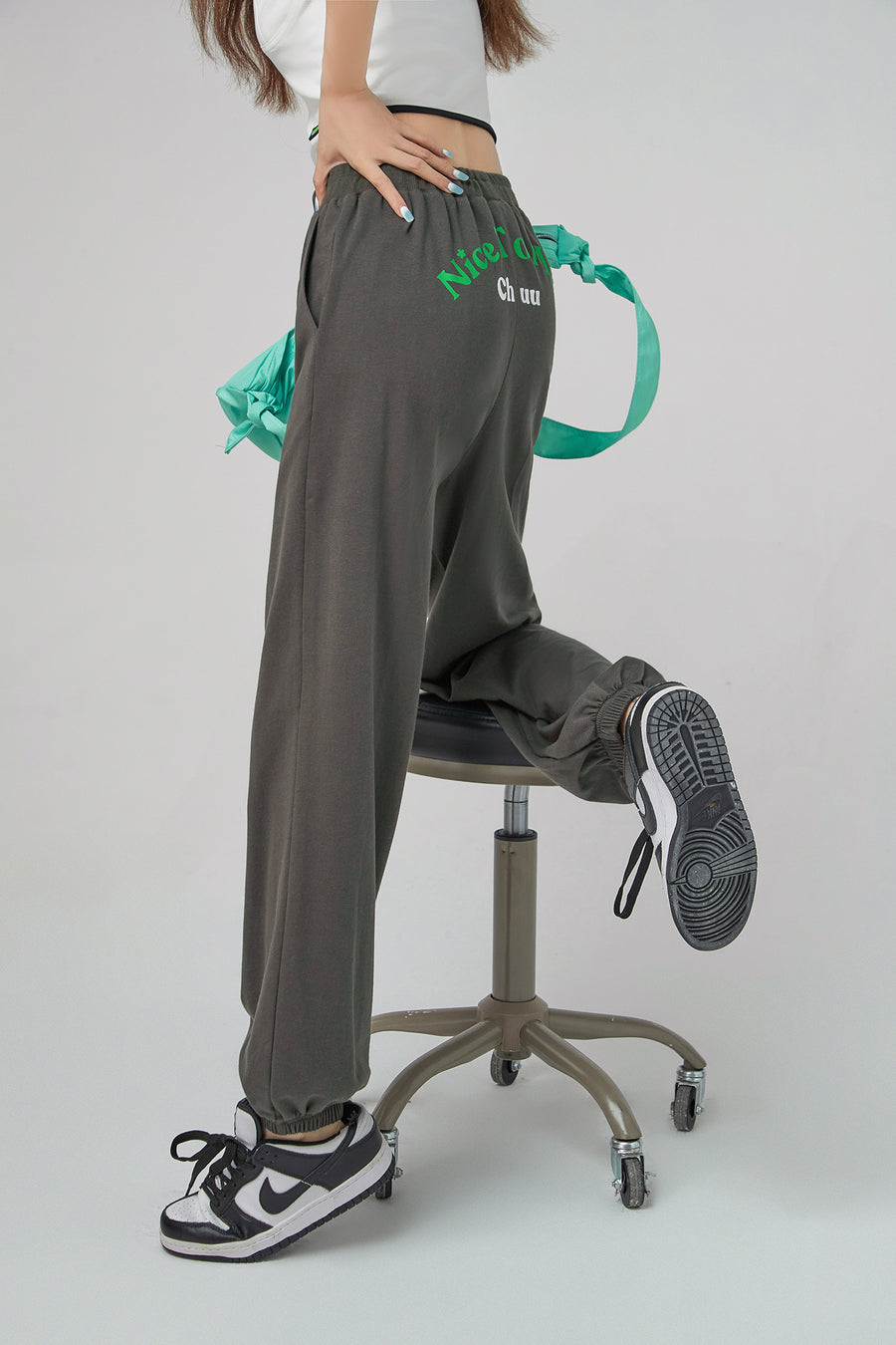 CHUU Slit Back Jogger Pants