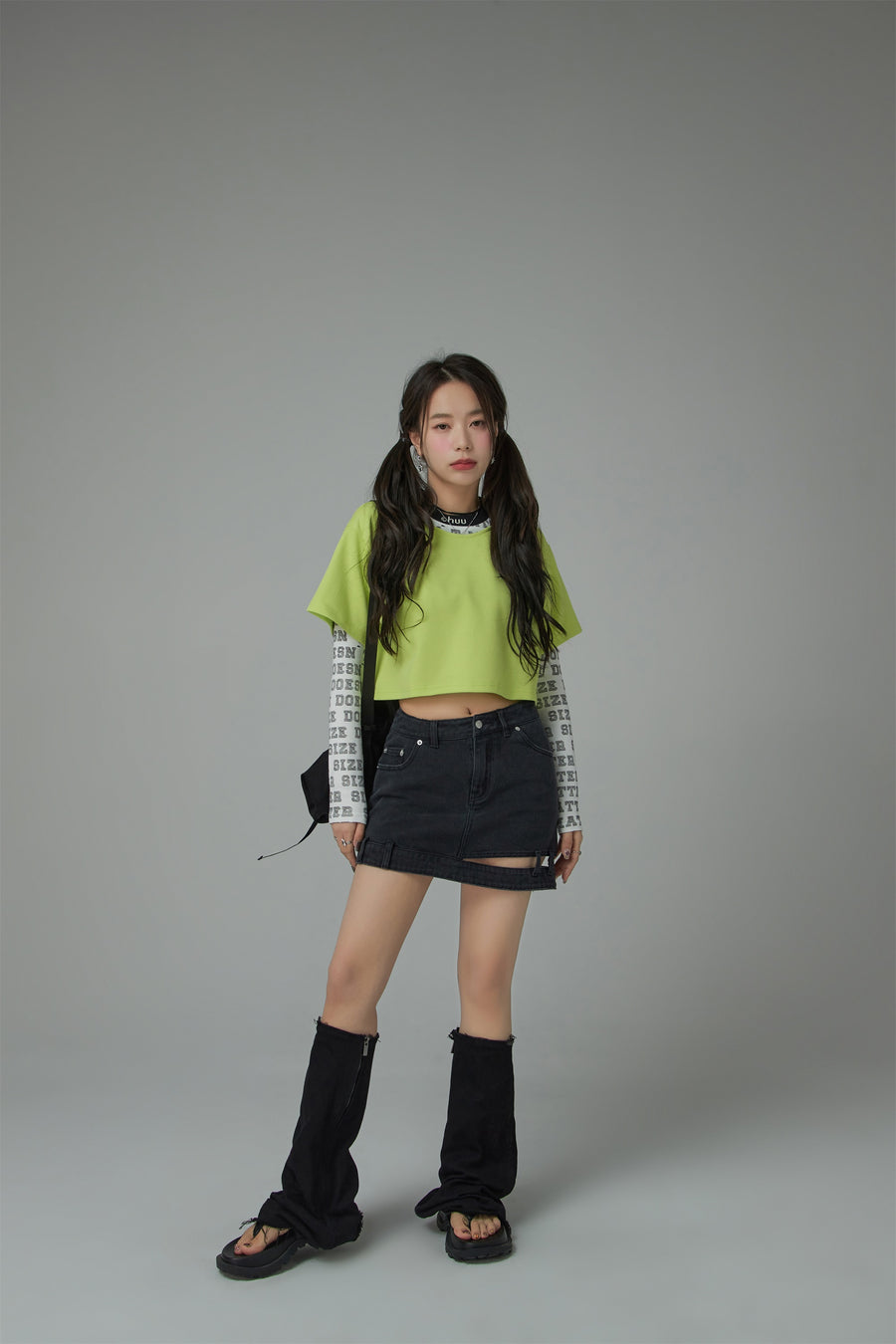 CHUU Slit Denim Skirt