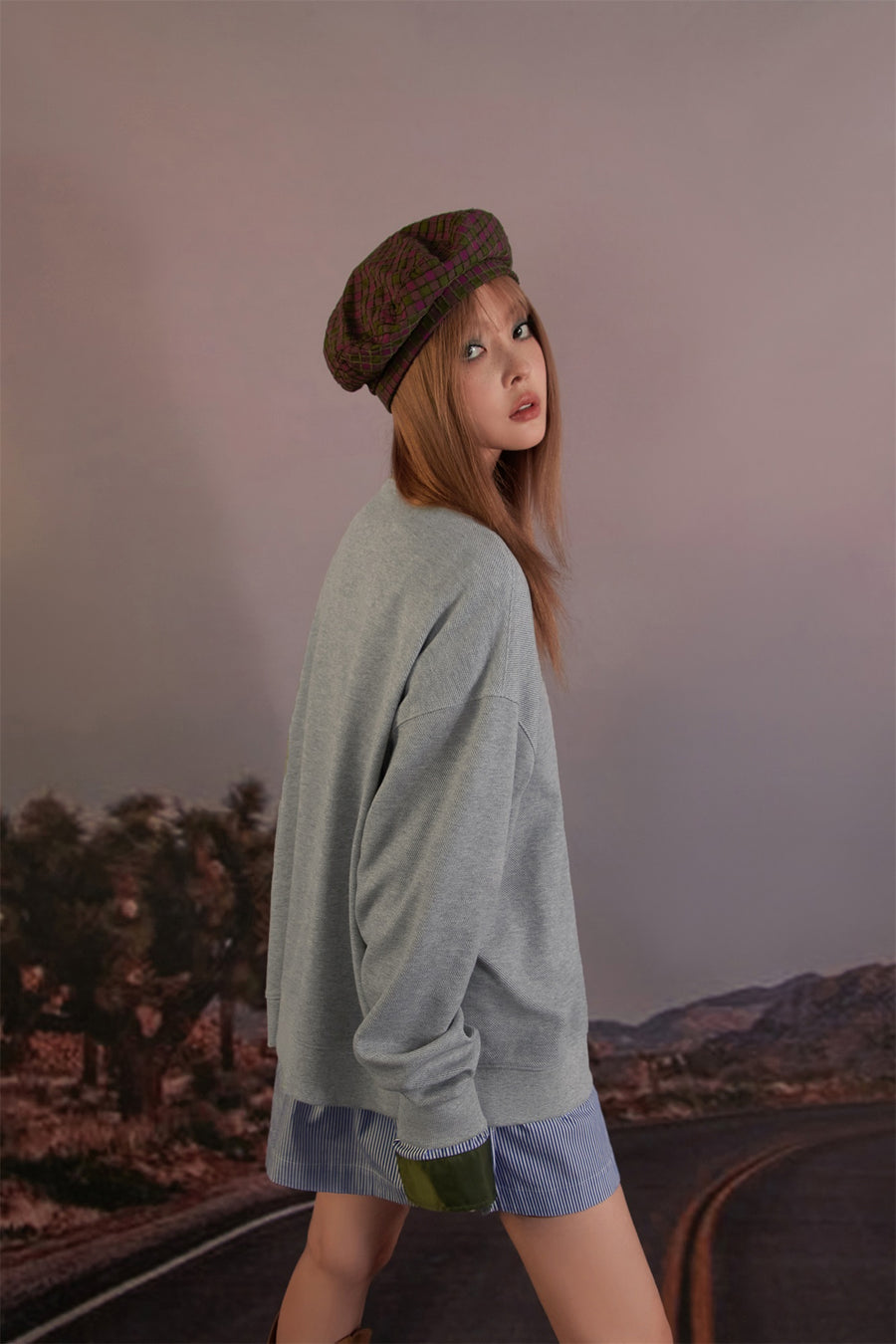 CHUU Side Slit Sweatshirt