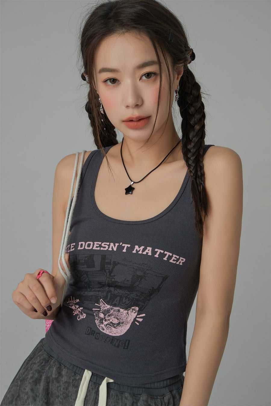 CHUU Size Doesnt Matter U-Neck Crop Sleeveless Tank Top