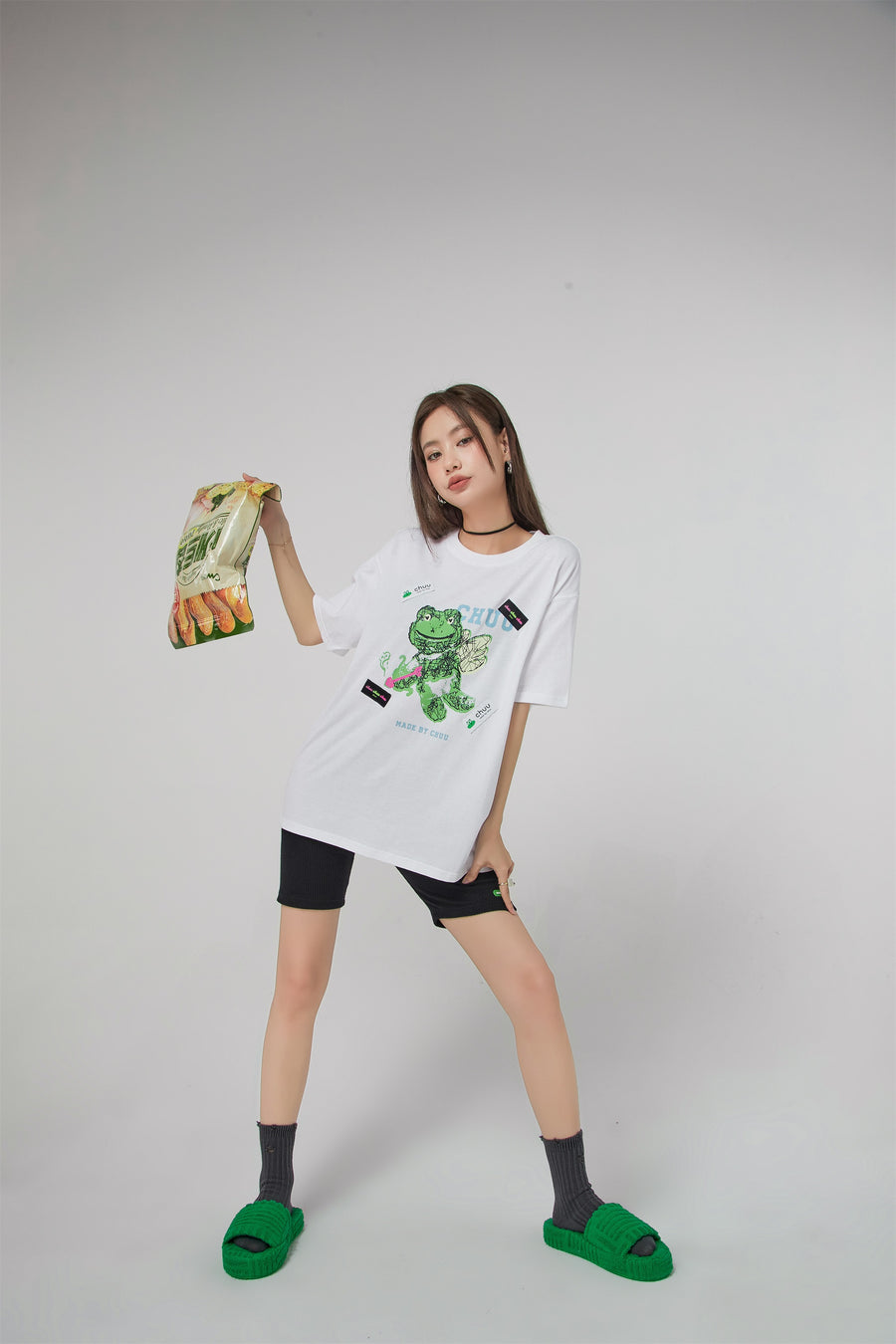 CHUU Happy Frog Is An Angel Print T-Shirt