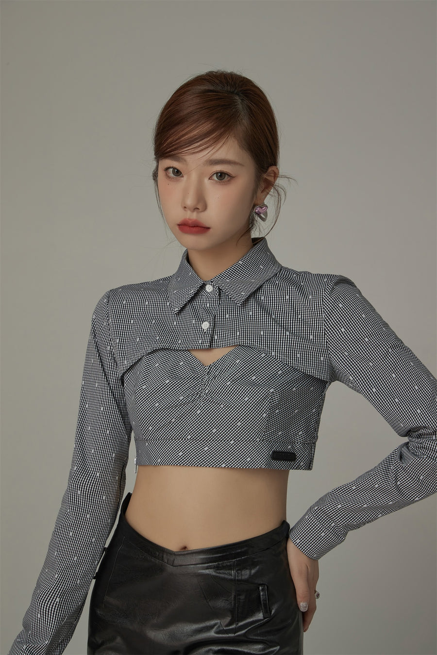 CHUU Cropped Check Cut Out Shirt