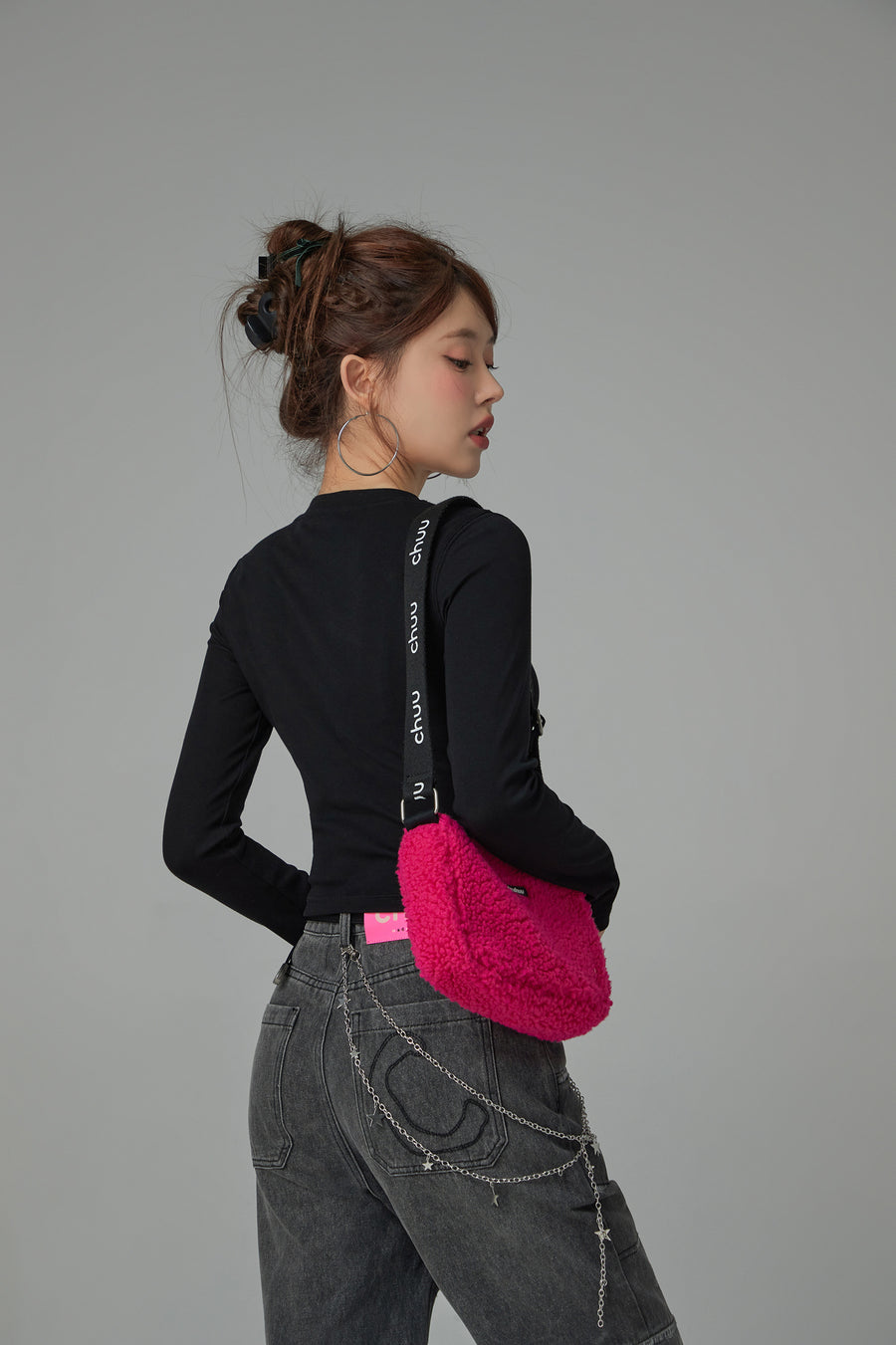 CHUU Heart Cutout Cropped Long Sleeve Top