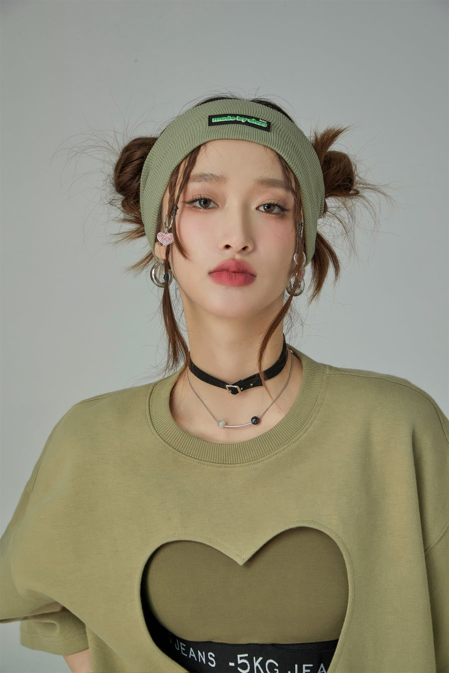 CHUU Heart Cutout Loosefit Short-Sleeves Sweatshirt