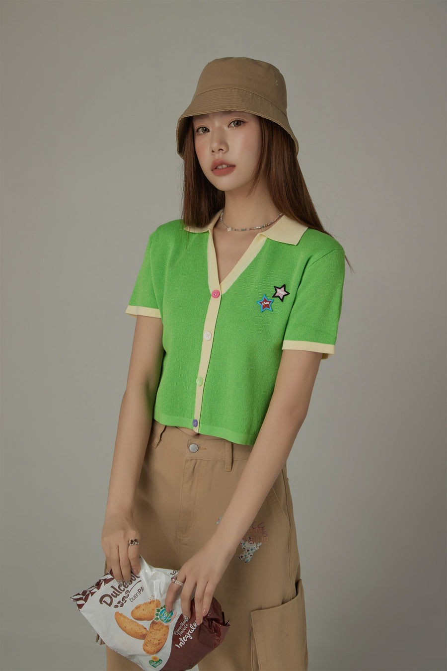 CHUU Star Open Collar Cropped Knit Top