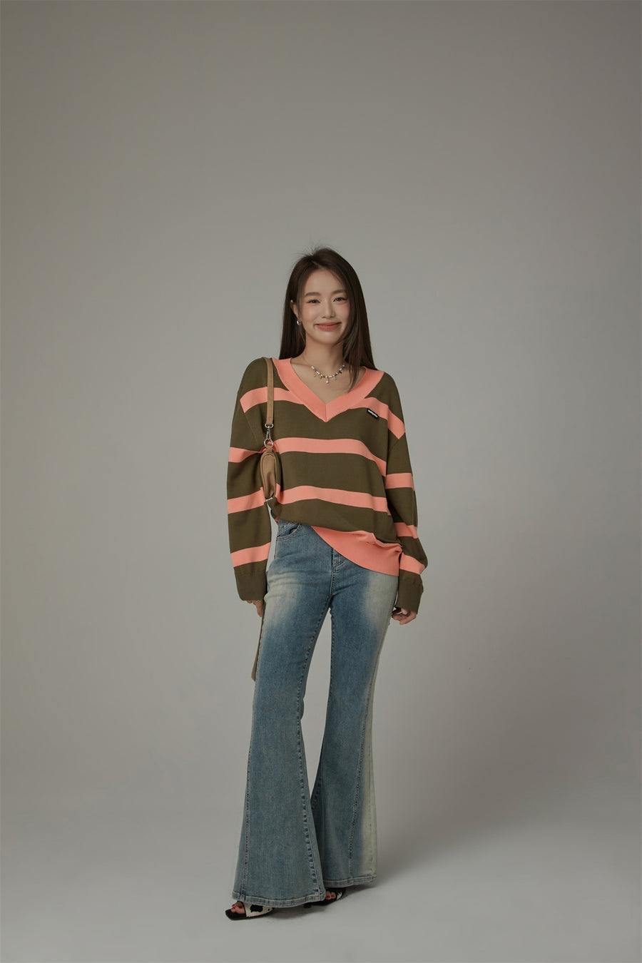 CHUU Color Matching V-Neck Striped Knit Sweater
