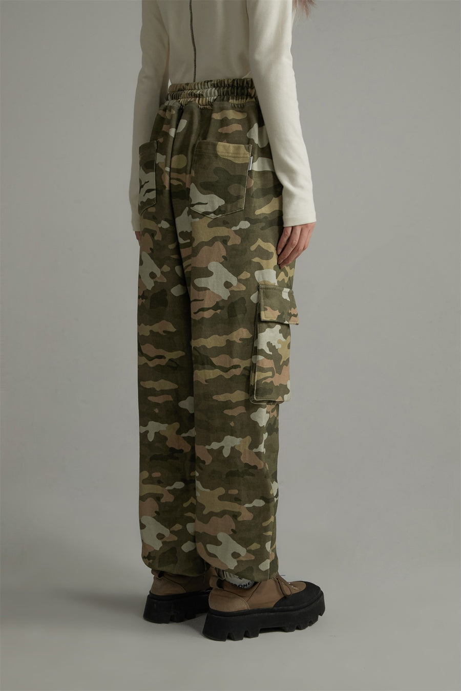 CHUU Camo Cargo Wide Cotton Pants