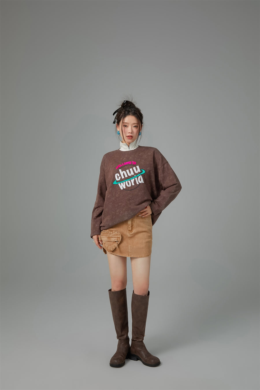 CHUU Welcome To Chuu World Sweatshirt