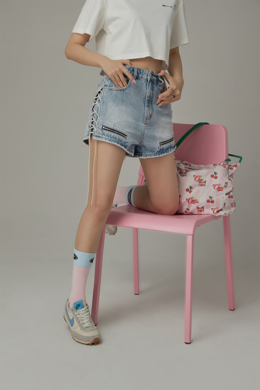 CHUU Lace Up Design Denim Shorts