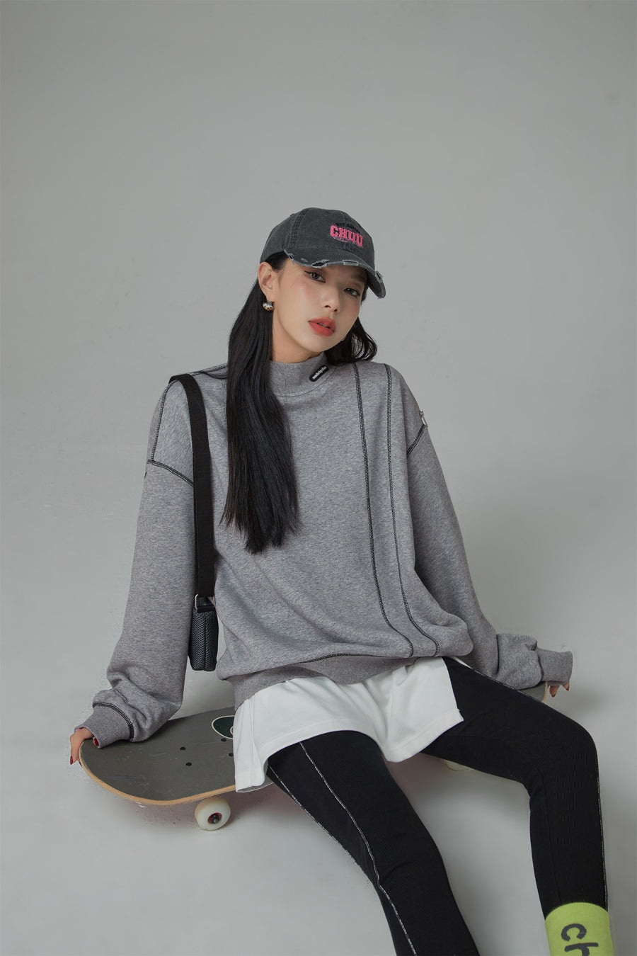 CHUU Babe Half Turtleneck Loose Fit Sweatshirt