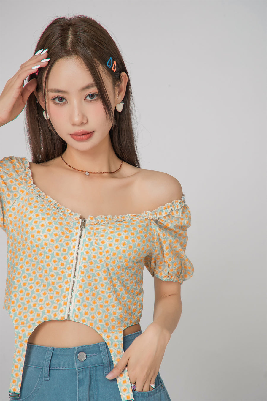 CHUU Flower Zip-up Crop Garter Blouse