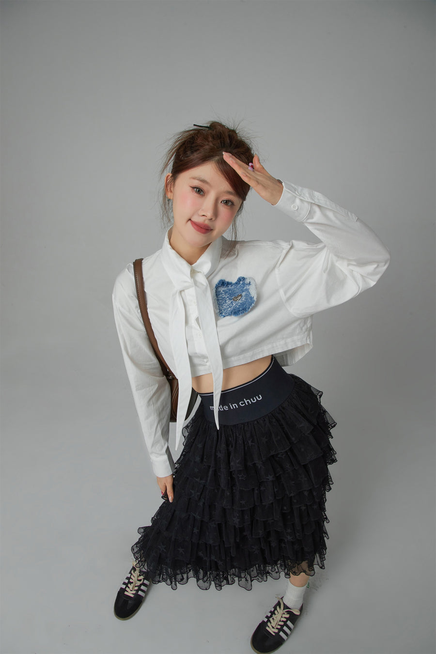 CHUU Heart Denim Pocket White Crop Shirt