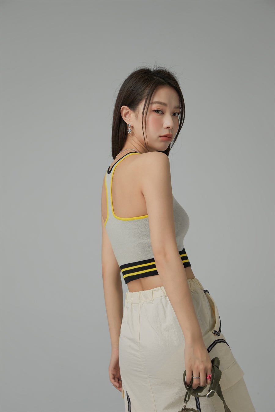 CHUU Color Contrast Sleeveless Crop Top