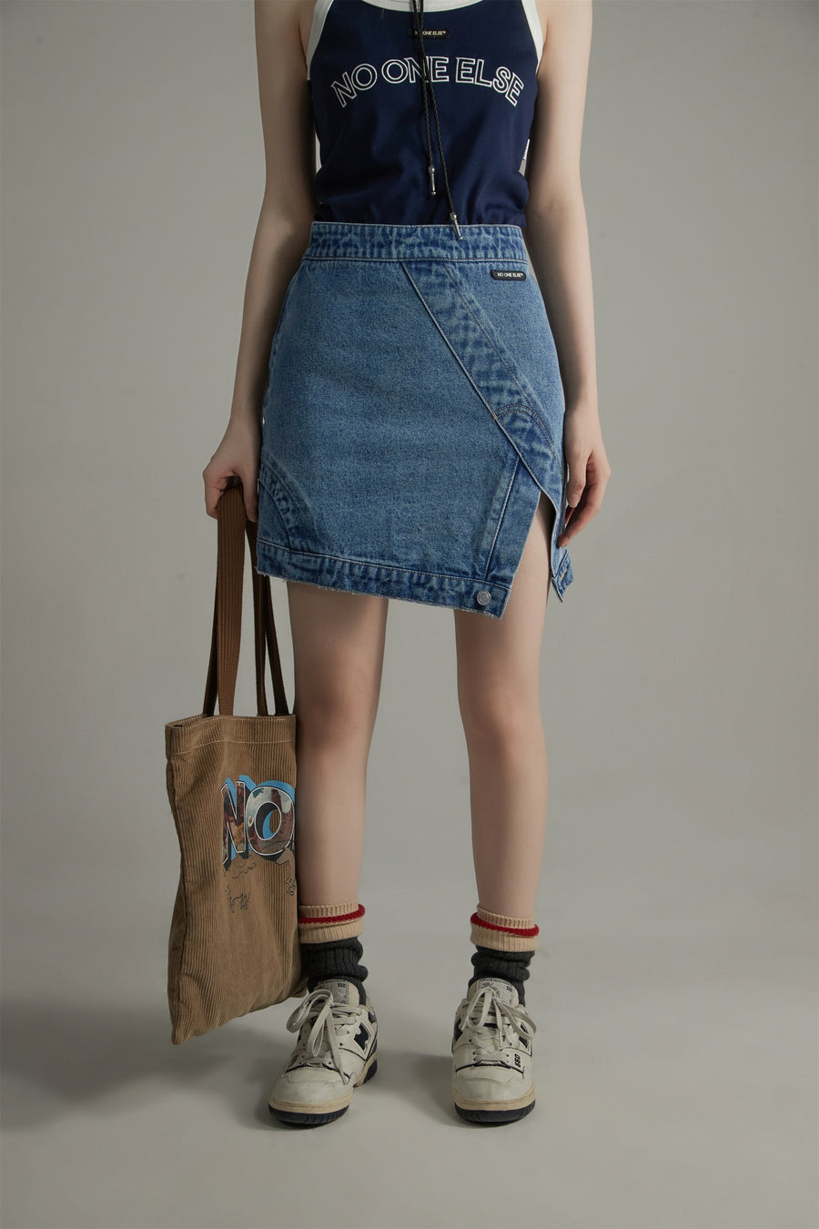 CHUU Unbalanced A-Line Denim Skirt