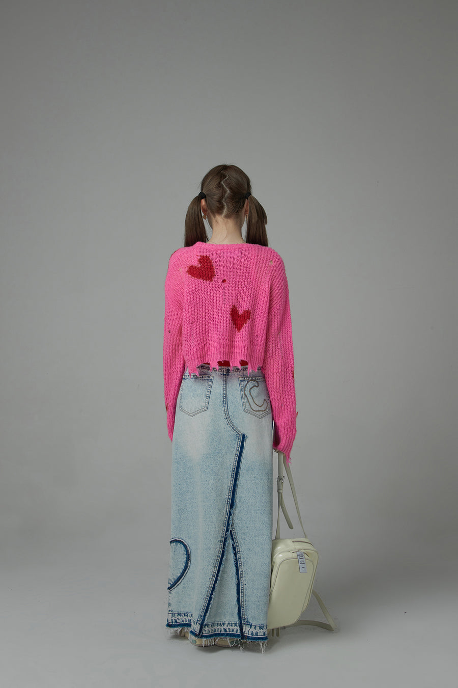 CHUU Distressed Heart Cropped Knit Sweater