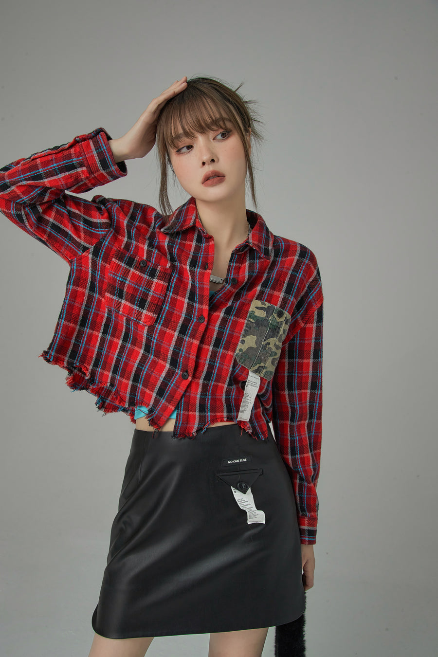 CHUU It Always Matter Plaid Cropped Shirt