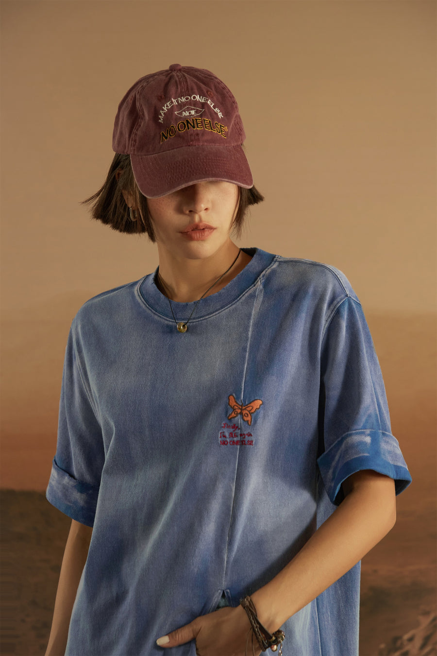 CHUU Slit Butterfly Embroidered T-Shirt