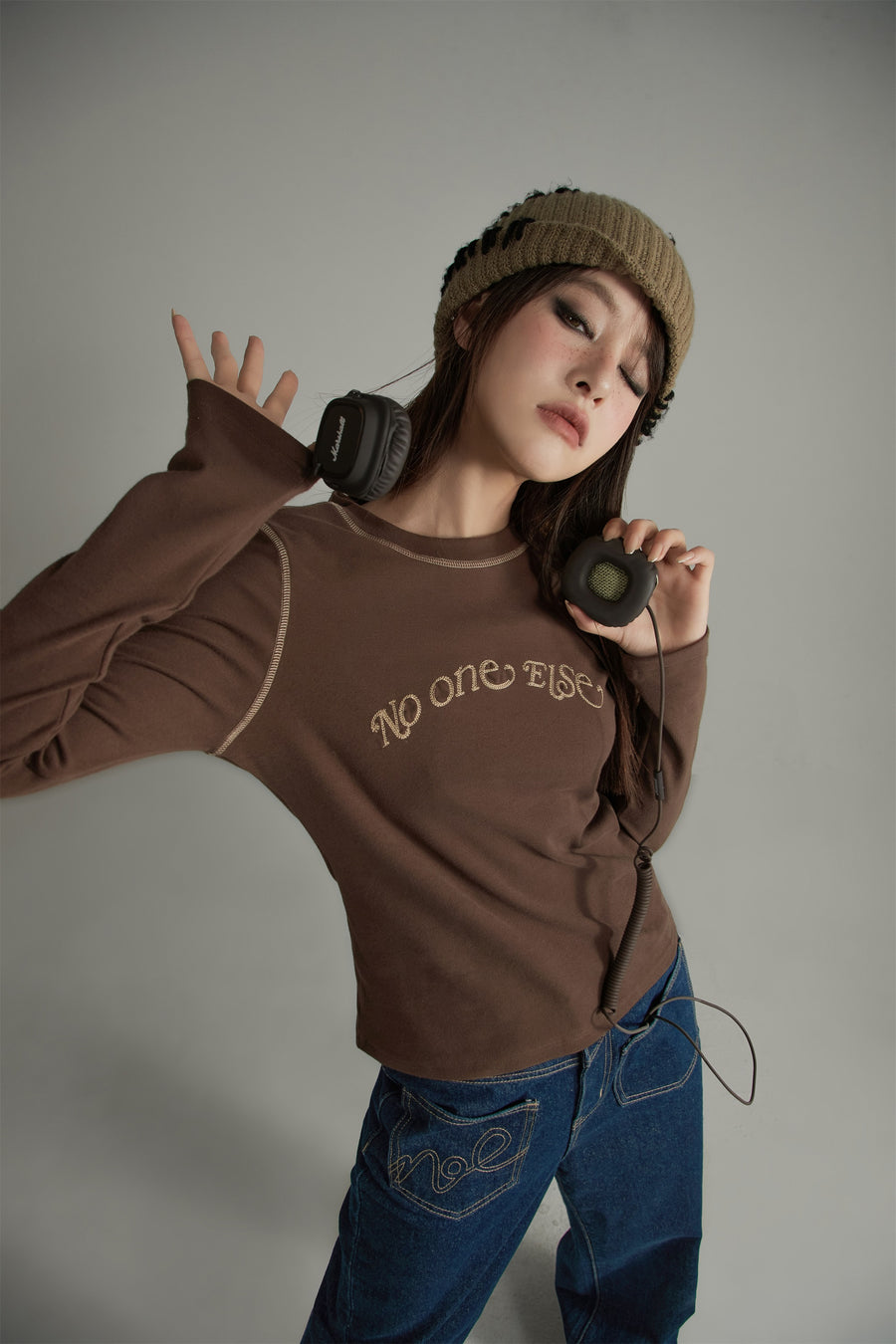 CHUU Noe Simple Round T-Shirt