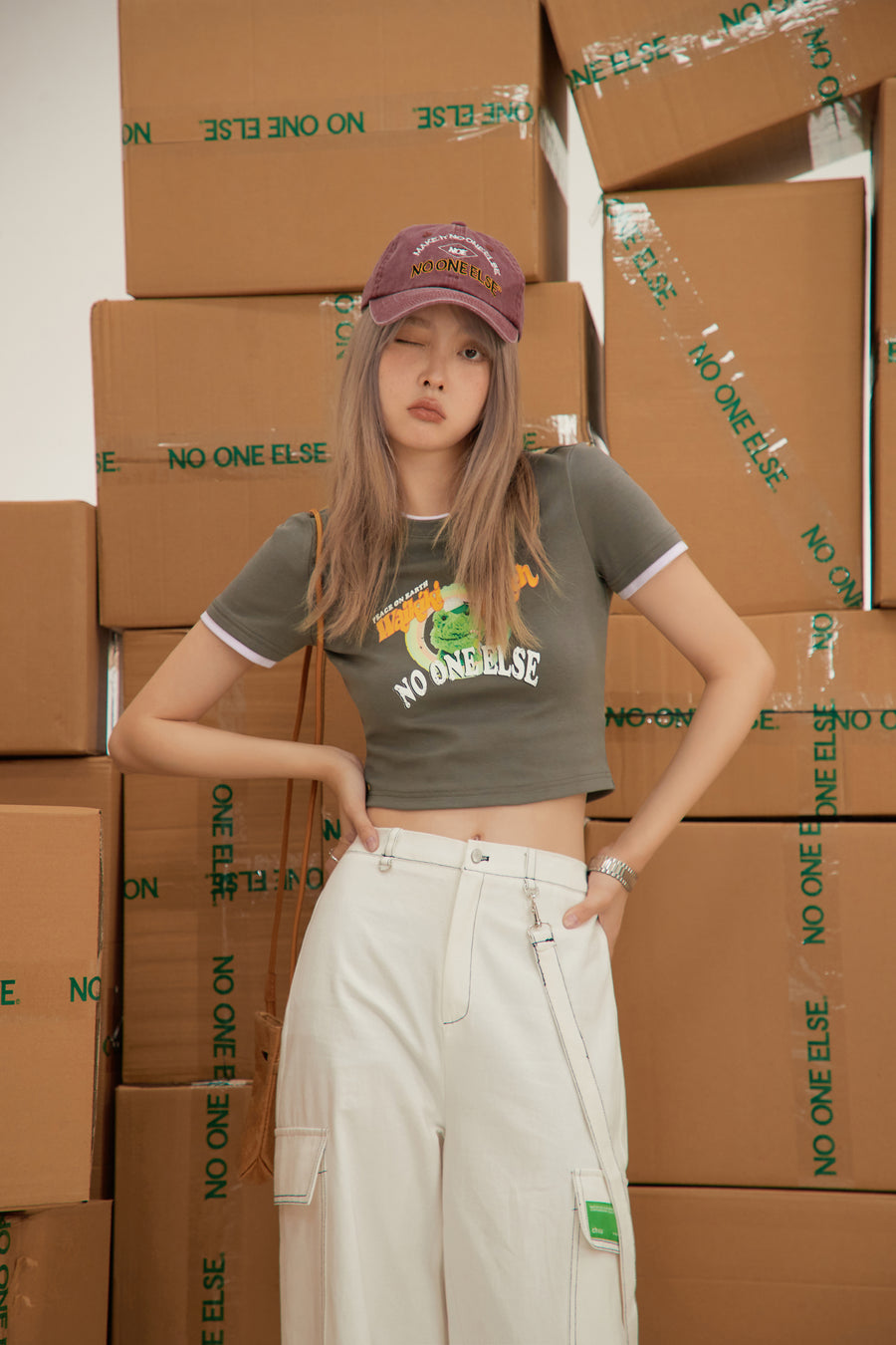 CHUU Peace On Earth Crop Top