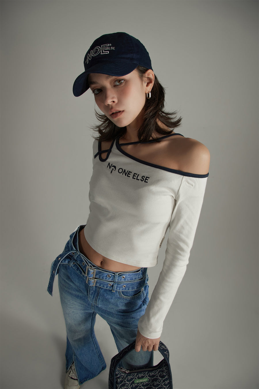 CHUU One Off The Shoulder Cropped Long Sleeve T-Shirt