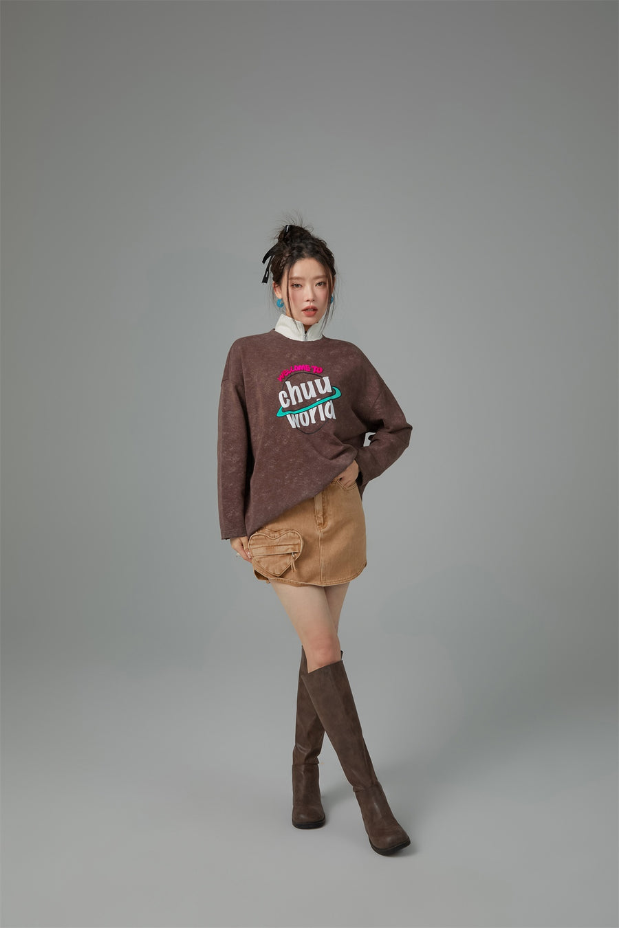 CHUU Welcome To Chuu World Sweatshirt