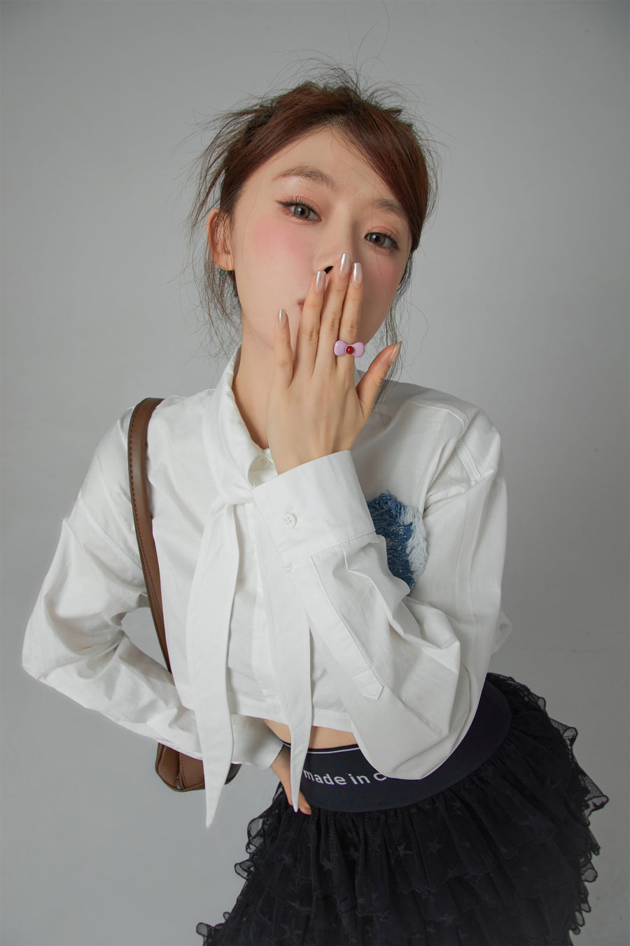 CHUU Heart Denim Pocket White Crop Shirt