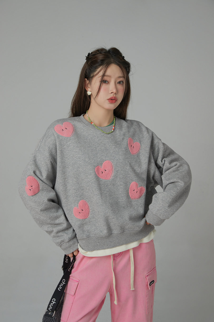 CHUU In The Crowd Heart Sweatshirt